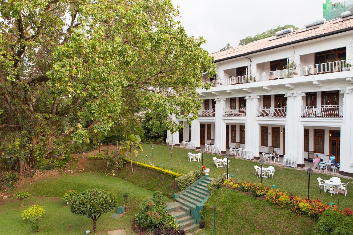 Hotel Suisse Kandy Exterior photo