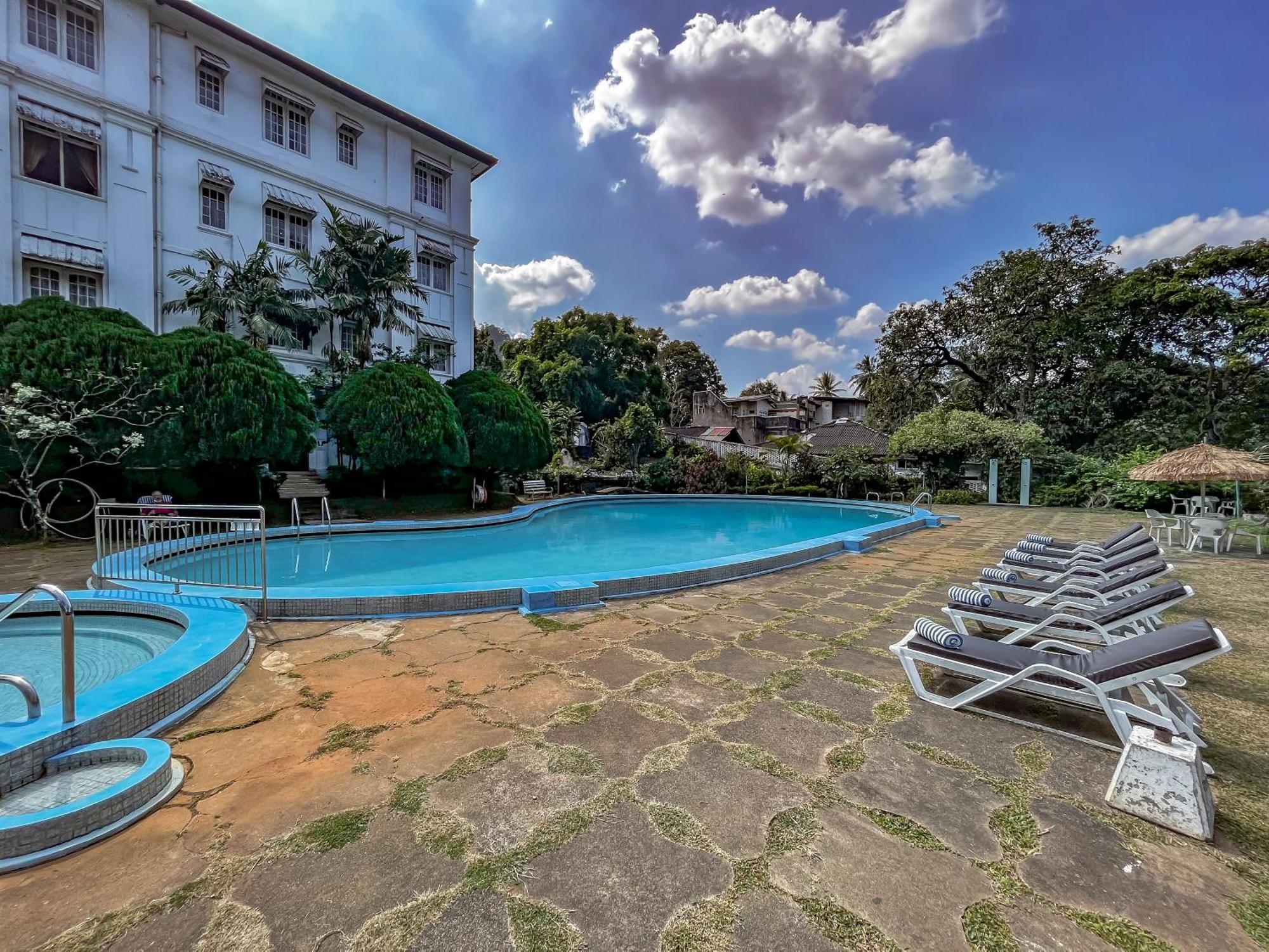 Hotel Suisse Kandy Exterior photo