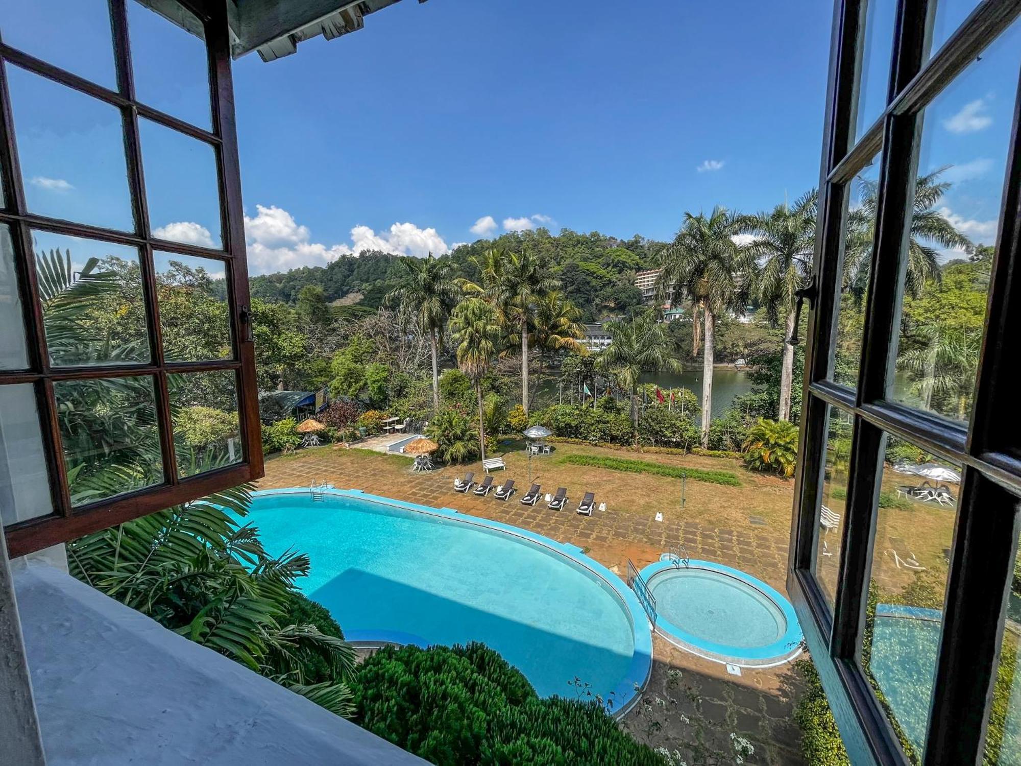 Hotel Suisse Kandy Exterior photo