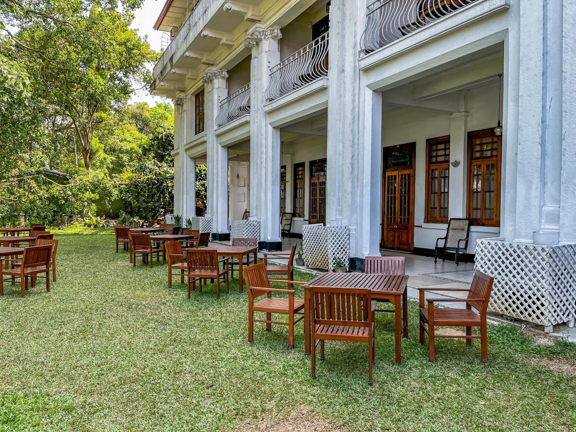 Hotel Suisse Kandy Exterior photo