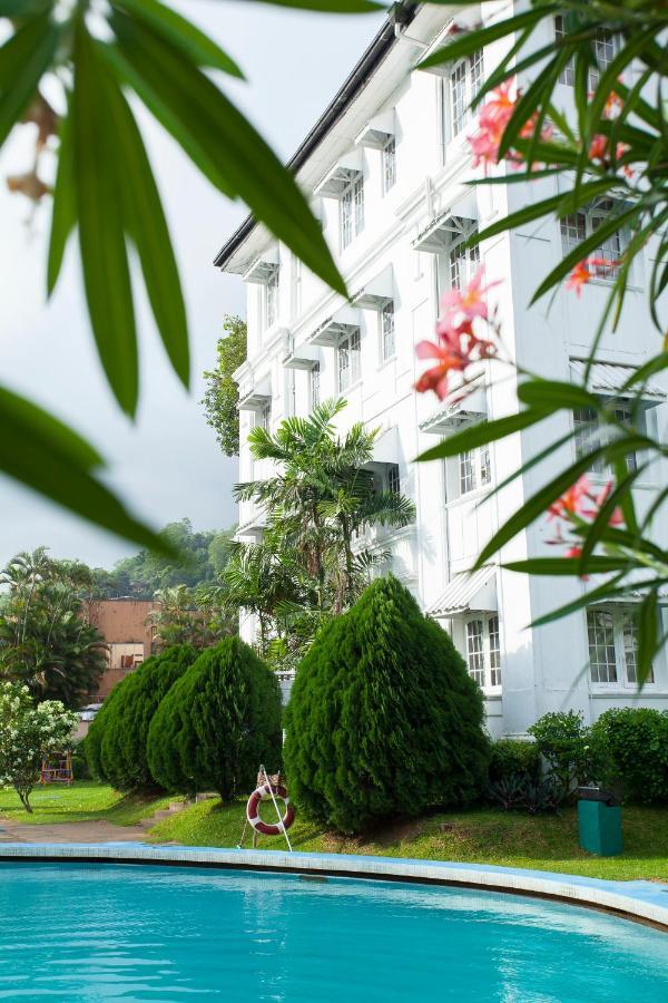 Hotel Suisse Kandy Exterior photo